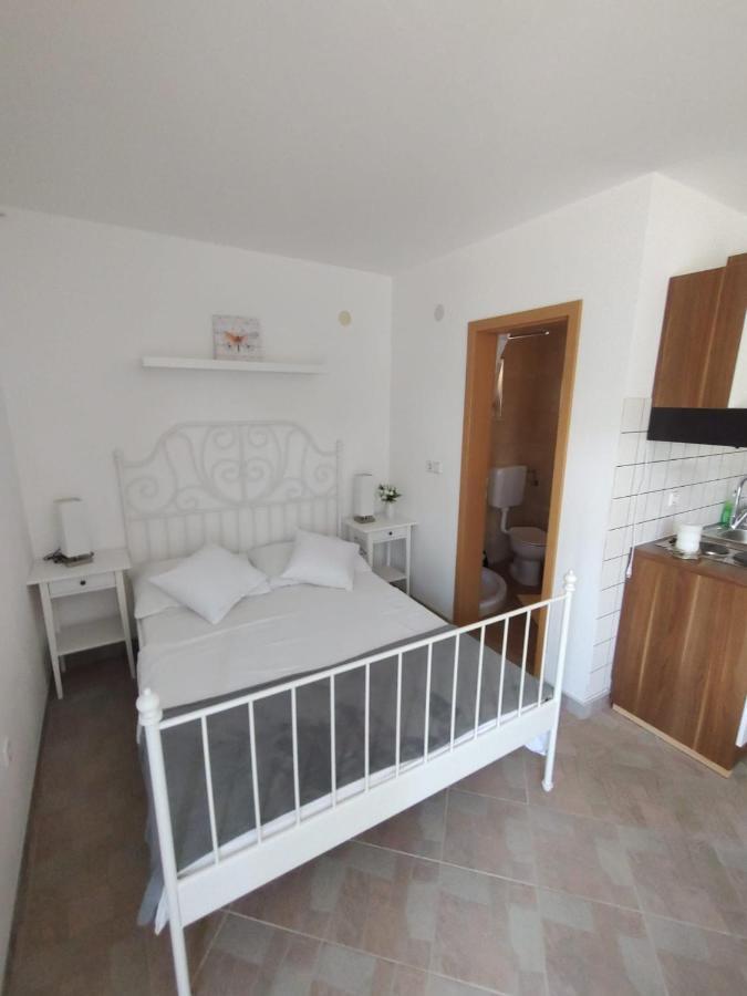 Villa Mena Vir Kültér fotó